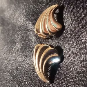 Vintage Amway signed stamped clip on gold plated earrings.